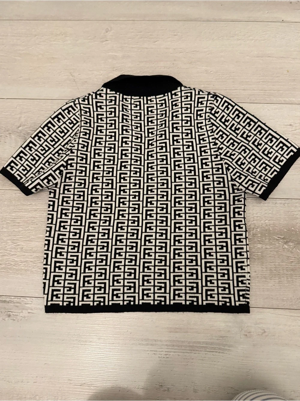 debut Black & White Geometric V-Neck Polo Sweater